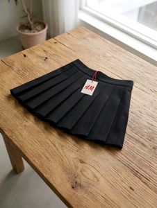 H&amp;M New Black Pleated Mini Skirt