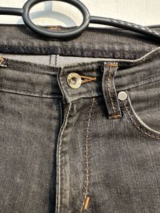 Black Jeans - Classic Denim Style