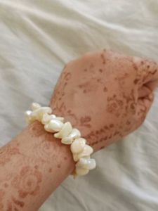Chic Pearl Chip Bracelet