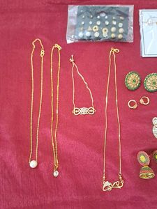 Assorted Women's Jewelry Set