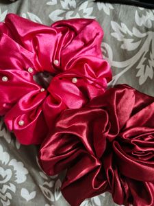 Elegant Pearl Embellished 2 Scrunchies