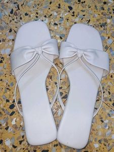 Bow Detail Flip Flops
