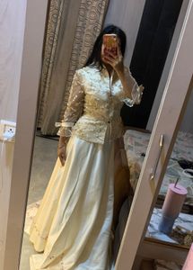 Elegant Cream Embroidered trail gown🎀🩷🦋