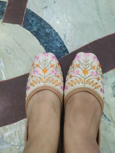Embroidered Juttis