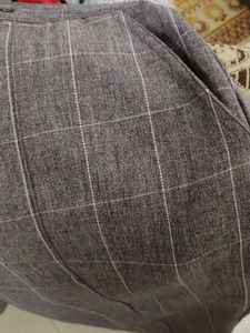 Chic Grey Plaid Cropped Pants