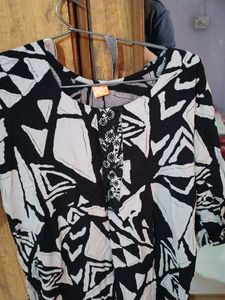 Printed Black &amp; White Kurti