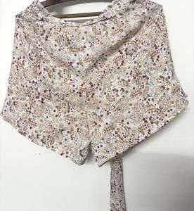 Dressberry Cute Navy Blue Top &amp; Floral Short Set