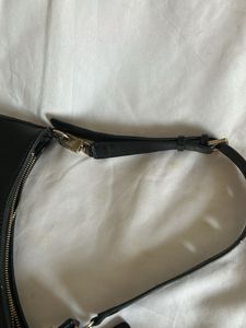 Guess Black Shoulder Handbag