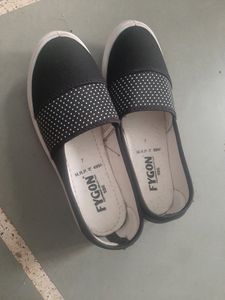 Women Without Less Shoes 7 Number