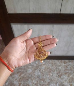 Elegant Maang Tikka with Pearl Drop