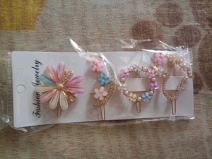 Set of 22 Pearl Hair Clips 😍💖