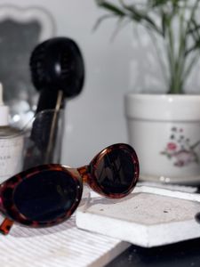 Stylish Tortoiseshell Cat-Eye Sunglasses