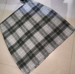 Short skirt ( check pattern )