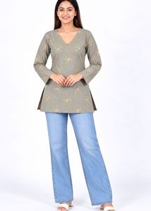 🌿 Modern Floral Printed Short Kurti