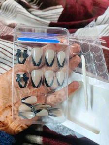 Press On Nails - 24 Reusable Nail