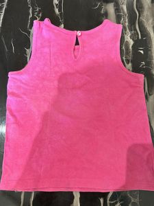 sleeveless t-shirt