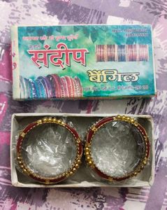 Maroon Chura With Gold-plated Pola Bangles
