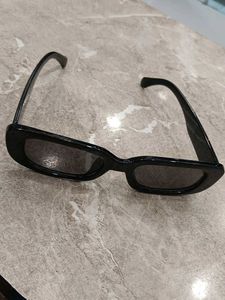 Chic Black Rectangular Sunglasses