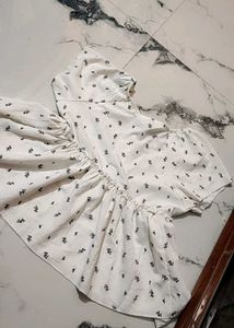 🤍 White Floral Puff Sleeve Crop Top | Korean Aest