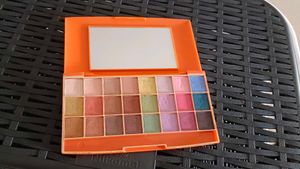 Multi-color Eyeshadow Palette with Mirror