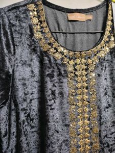 🥳Elegant Velvet Embellished Kurta