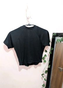 Chic Black Cropped Zip-Up Top