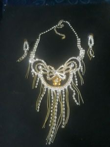 beautiful nacklace with earing