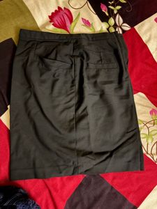 H&amp;M Black mini skirt