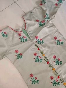 Beautiful floral pattern kurta with pant