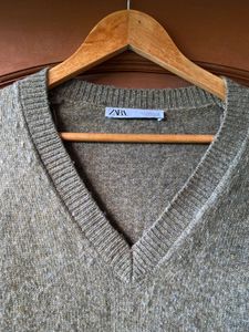 ZARA V-Neck Knit Sweater - Size Small (can fit m-L