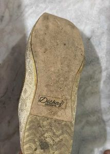 Elegant Gold Ethnic Loafers