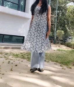 sleeveless straight kurti