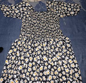 Chic Daisy Print Midi Dress