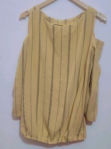 Light Yellow🟡 Shoulder Down Top