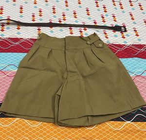 Stylish Khaki Shorts with Belt