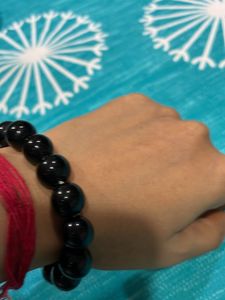 Black Round And White Oval Shape Stone Bracet