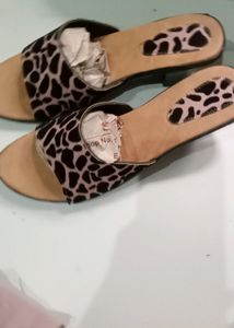 Tiger Print Black And Tan Colour Medium Heel