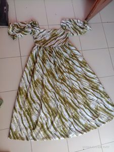 Green Colour Dress With Balloon Sleeve