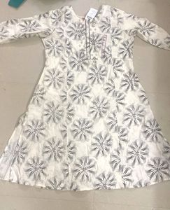 Elegant White &amp; Grey Printed Kurta
