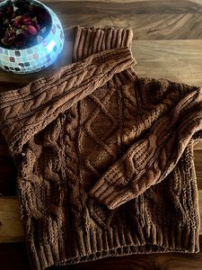 Winter ❄️ Beautiful Brown Cable Knit Turtleneck