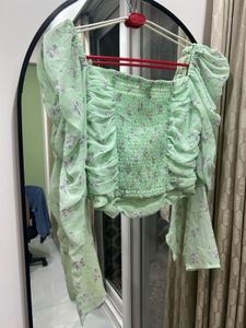H&amp;M Floral Puff-Sleeved Top