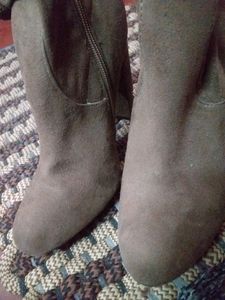 brand new branded winter boots..used never because of size issue..was stored for 1year            last day to sell this pair of boots!!!!