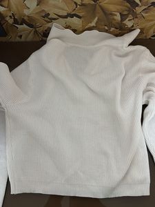 Chic White Ribbed Cropped Top