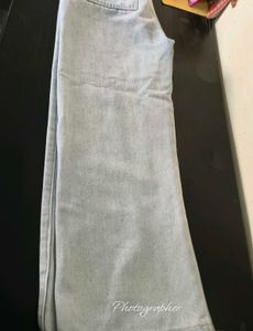 💙 Light Washed Straight leg Jeans 💙