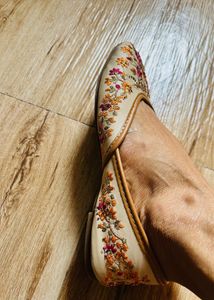 Embroidered Juttis - UK 6 Size