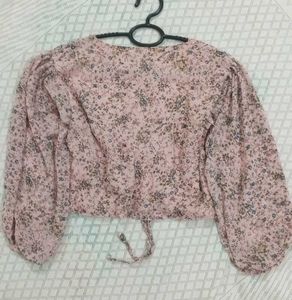 Cute crop summer top.