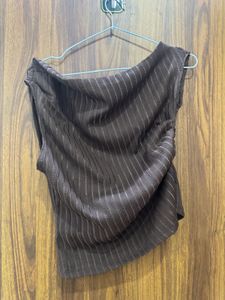 H&amp;M TEXTURED ONE-SHOULDER TOP