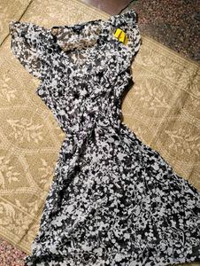 SHEER RUFFLE DRESS🖤🤍 IMPORTED