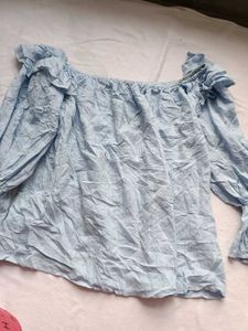 OFF SHOULDER TOP
