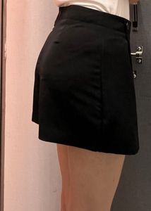 Outryt Black Skort
